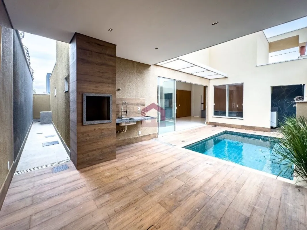 Fernandes & Coelho Imóveis apresenta uma residência contemporânea de 220m² na Ru...