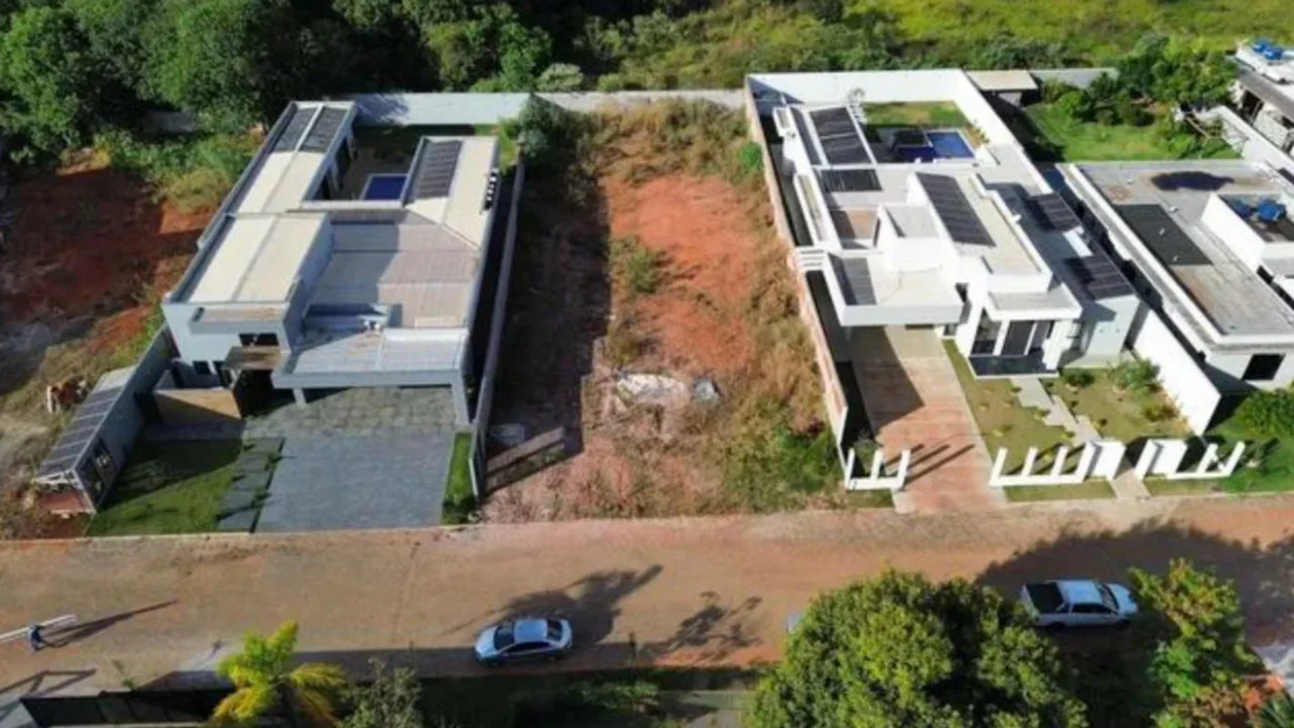 Terreno com 1000 m2Medidas 20x50Murado Aterrado PlanoIPTU individualizadoCondomí...