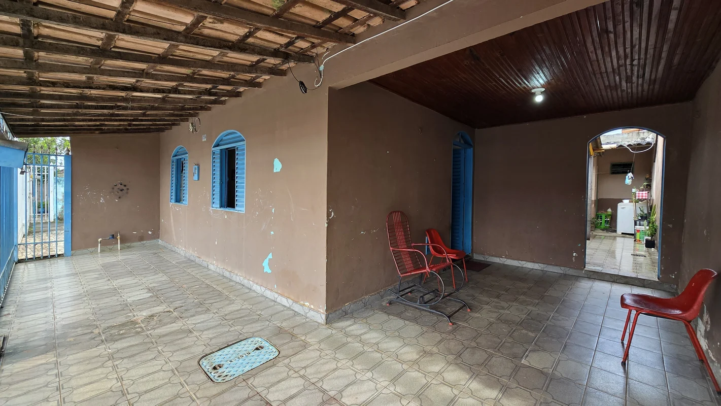 Casa Residencial pronta para morar + casa de fundos com renda de aluguelExcelent...