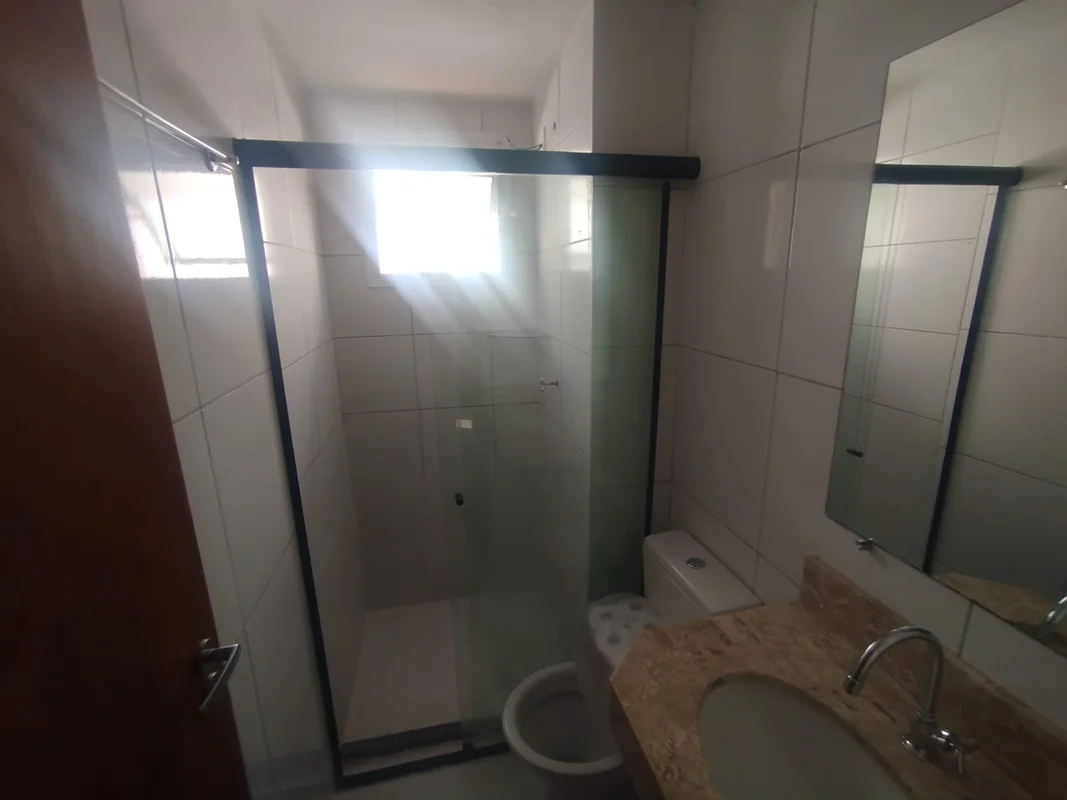 Apartamento compacto, nascente, no 2° andar, sem elevador, com 2 quartos , banhe...