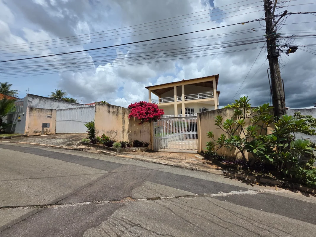 Rua 1- setor habitacional Vicente Pires Lote 1088 metrosÁrea construída 673 metr...