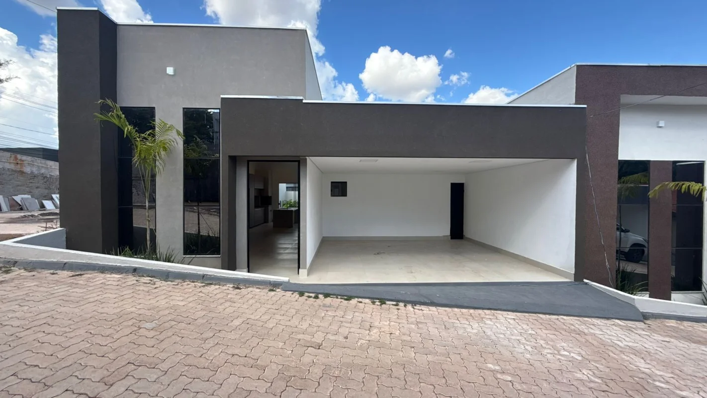 Casa nova e moderna em condomínio fechado na SHA 5, composta exclusivamente por ...