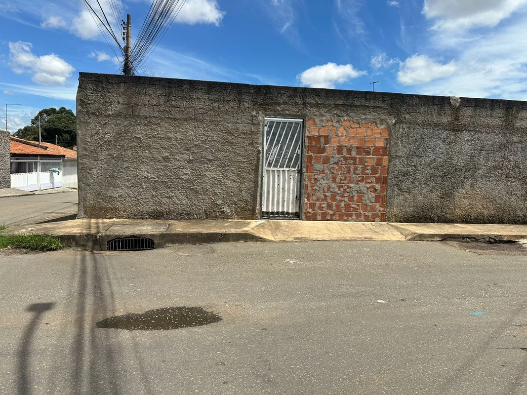 OPORTUNIDADE! Lote de Esquina 210m² - Próximo ao Hospital de SamambaiaRealize o ...