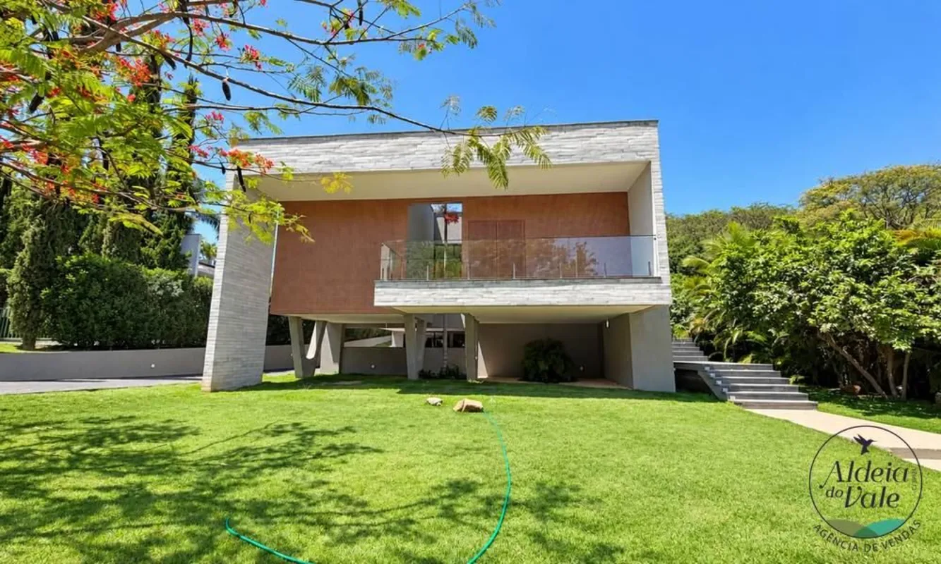 Casa nova e moderna no Aldeia do Vale. Amplo living de estar\/jantar integrado a...