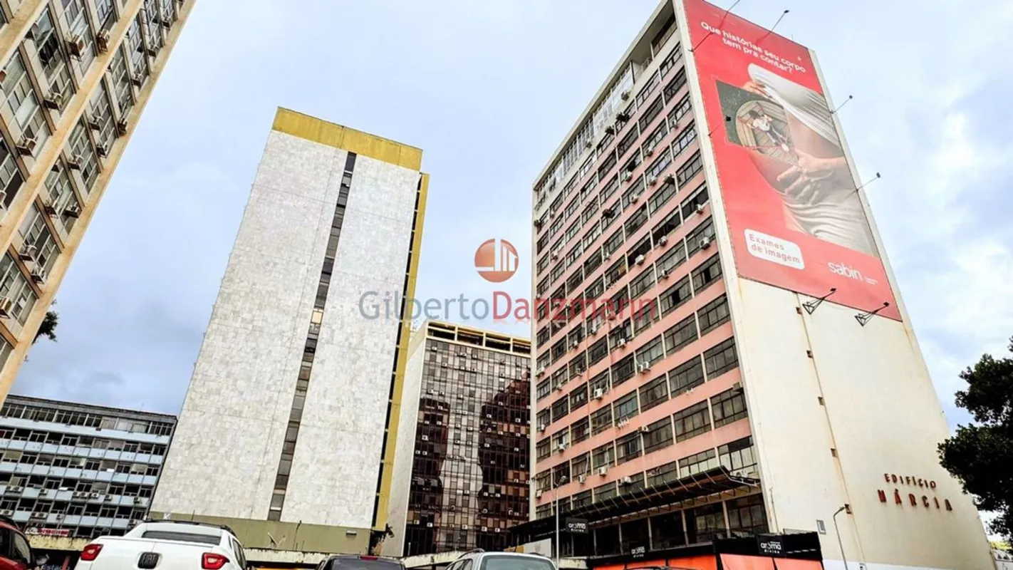 04 ÓTIMAS SALAS COMERCIAIS JUNTAS CONTENDO 105,08M² NO TOTAL;BANHEIROS;PORTARIA;...