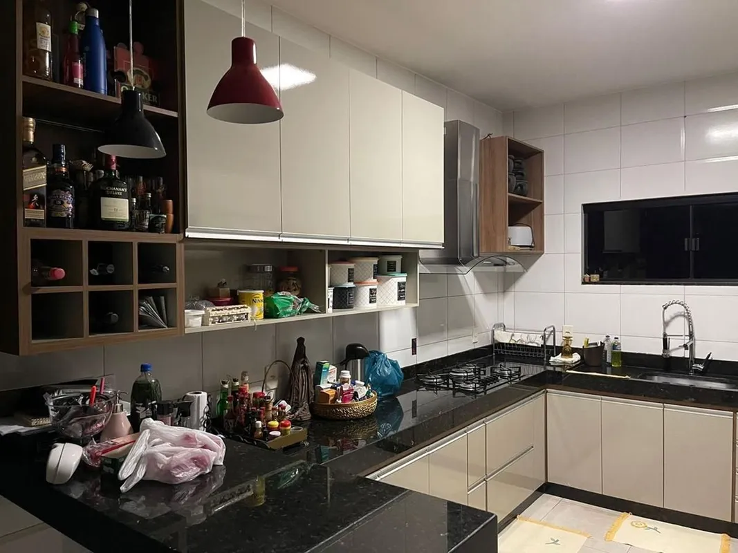 CASA AMPLA COM 3 QUARTOS (1 SUÍTE) BERTAVILLE | TERRENO 275m²Se você procura mai...