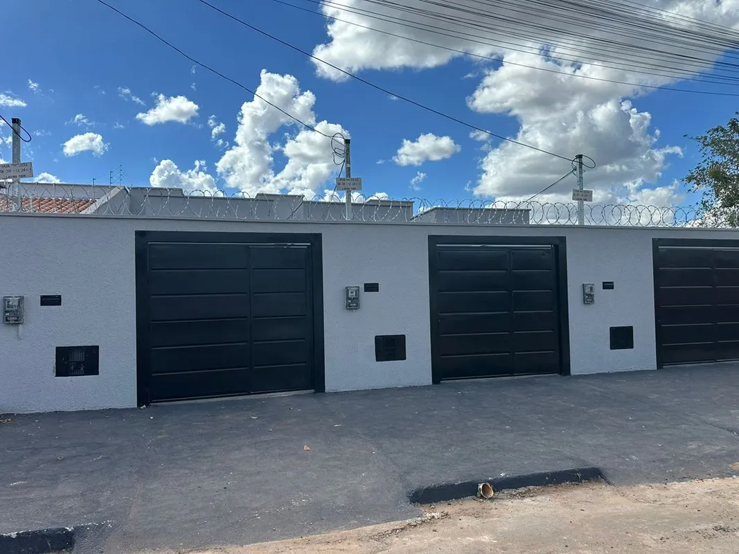 Excelente oportunidade para sair do aluguel e conquistar sua casa própria! Detal...
