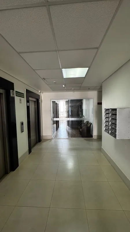 VENDO SALA COMERCIAL SHOPPING LOZANDES - BUSINESS TOWER- 42,6m2;- ?recepção;- ?d...