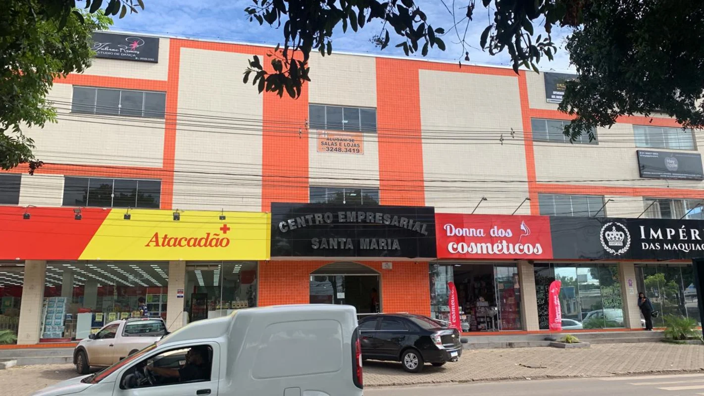 Salas comerciais para aluguel no Centro Empresarial Santa Maria, localizado na C...