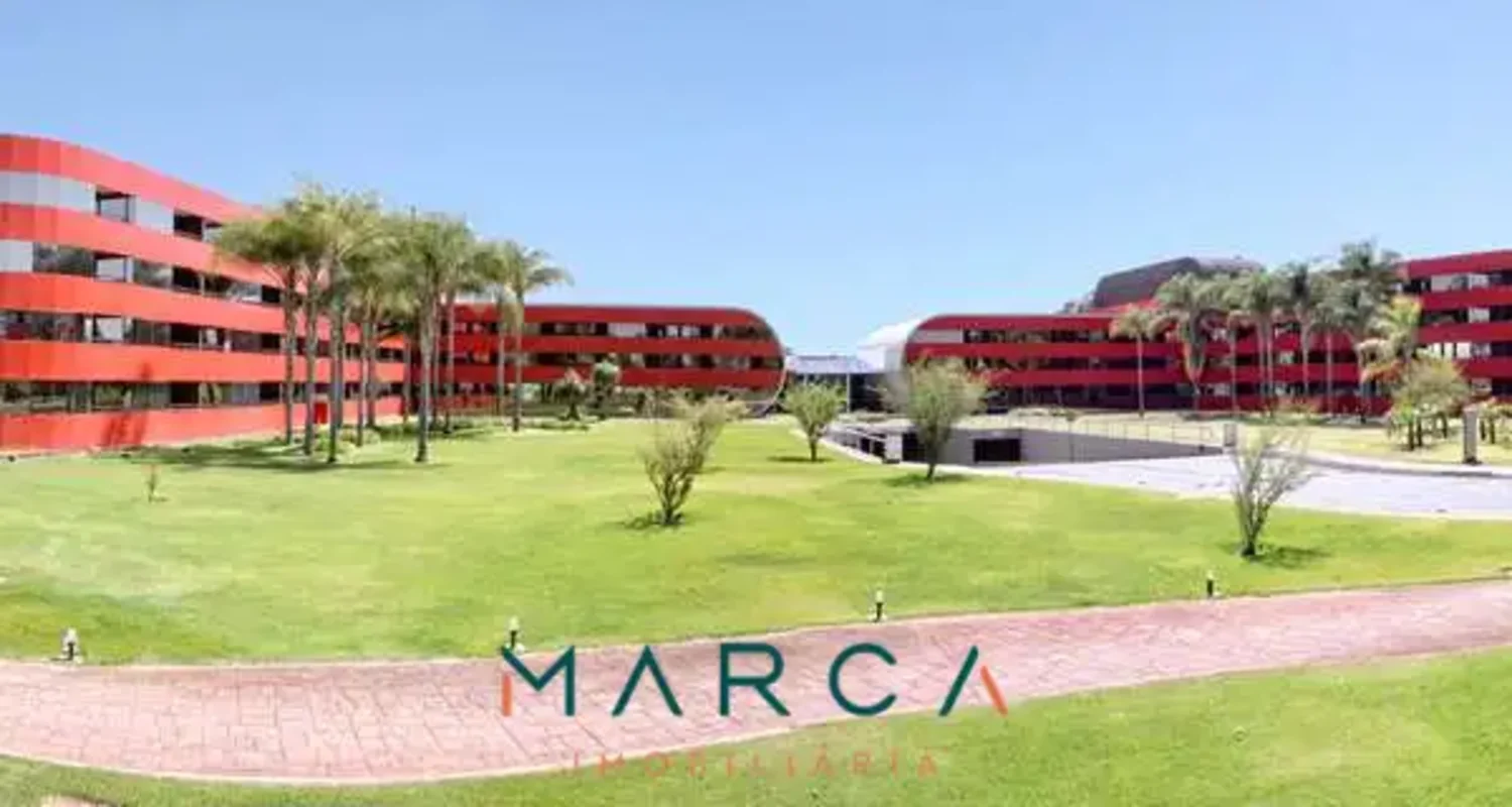 VENHA VIVER O SONHO DE MORAR NA BEIRA LAGO NO EDIFÍCIO GOLDEN TULIP!Imagine-se m...