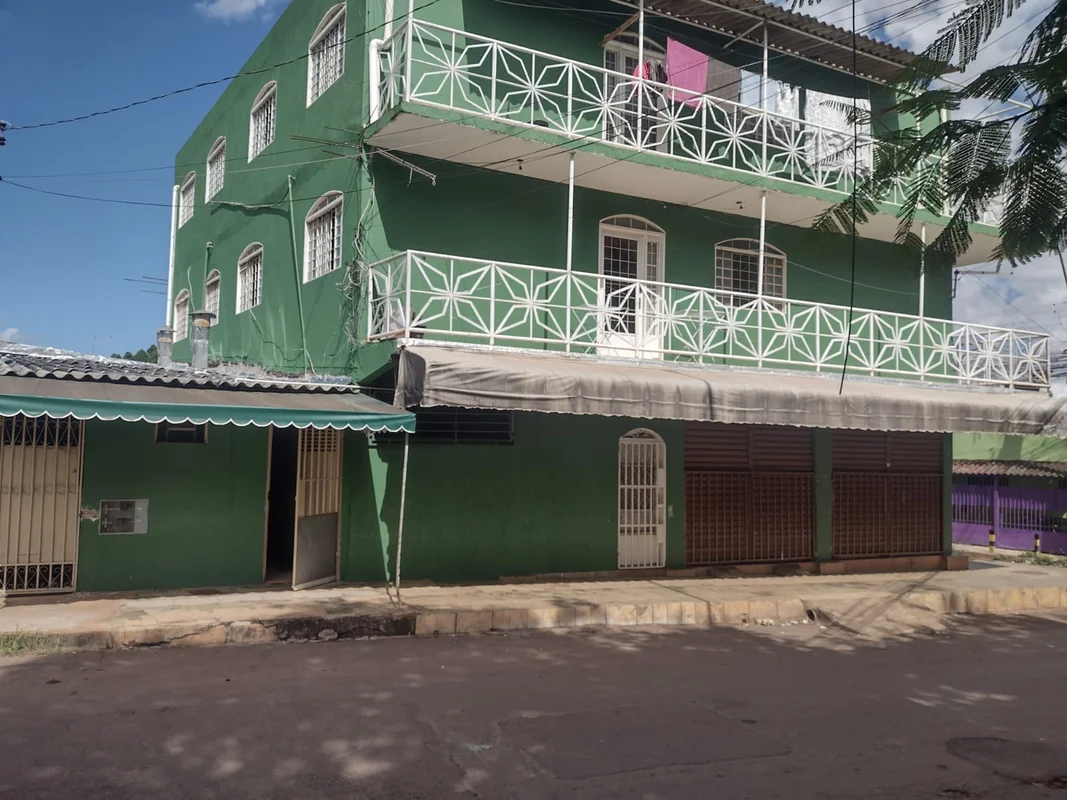 VENDE-SE UM PRÉDIO NA QS 06 NO AREAL AGUAS CLARASPrédio composto de 03 pavimento...