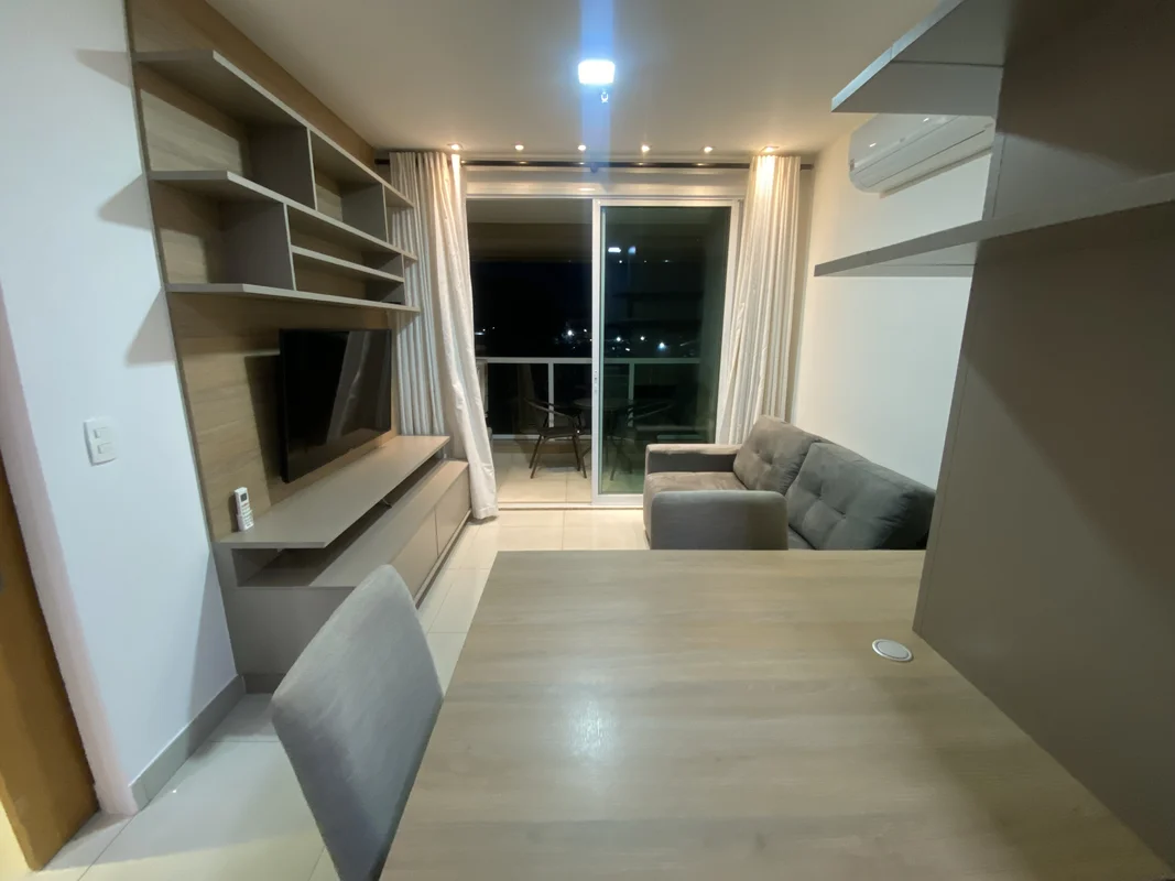 Condomínio e IPTU incluso no valor do aluguel. Apartamento recém-reformado, com ...