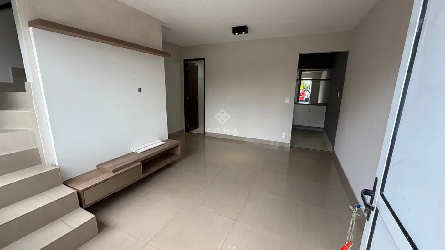 ESPECIFICAÇÕES DA CASA:- Sala com painel de TV- Cozinha com armários planejados,...