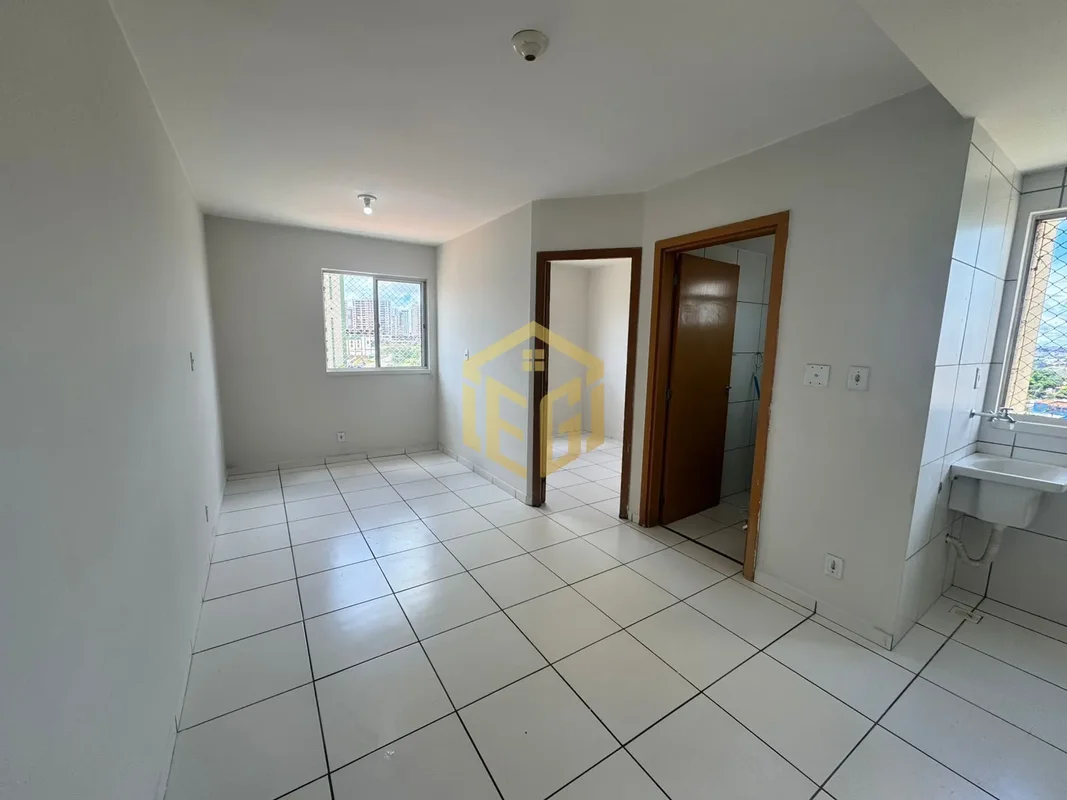 Conquiste o conforto e praticidade de morar na QS 303 Conjunto 9, no coração de ...