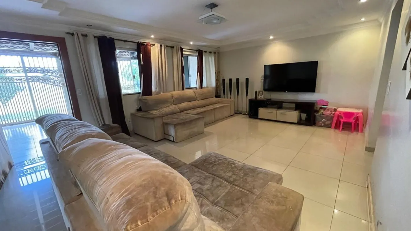 Aproveite a oportunidade de morar em uma casa espaçosa e moderna no Setor Sul do...