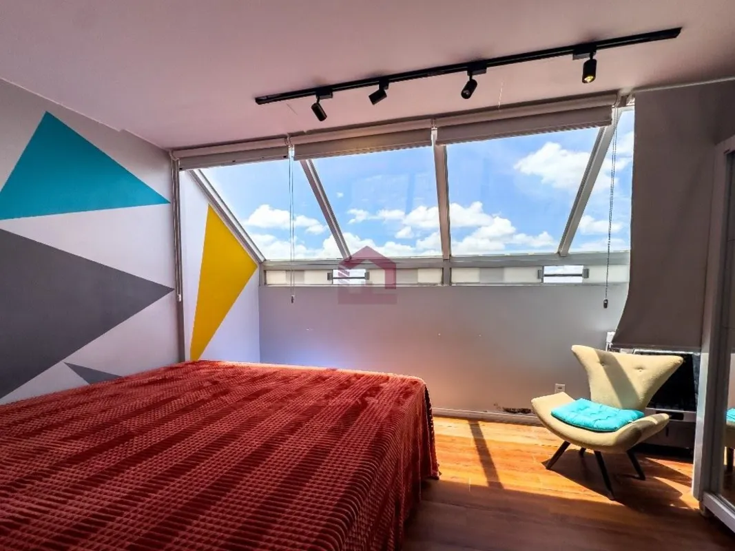 A Fernandes & Coelho Imóveis apresenta um excelente apartamento duplex no Plaza ...