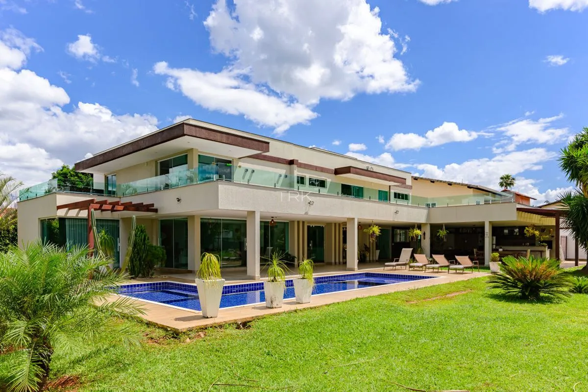 Casa com 4 quartos, sendo 3 suítes, à venda na SHIN 9, Lago Norte - Brasília.4 e...
