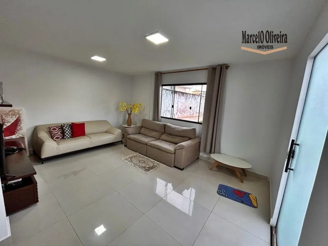 Casa térrea à venda no Taquari, de 206m² construídos em amplo terreno de 750m².E...