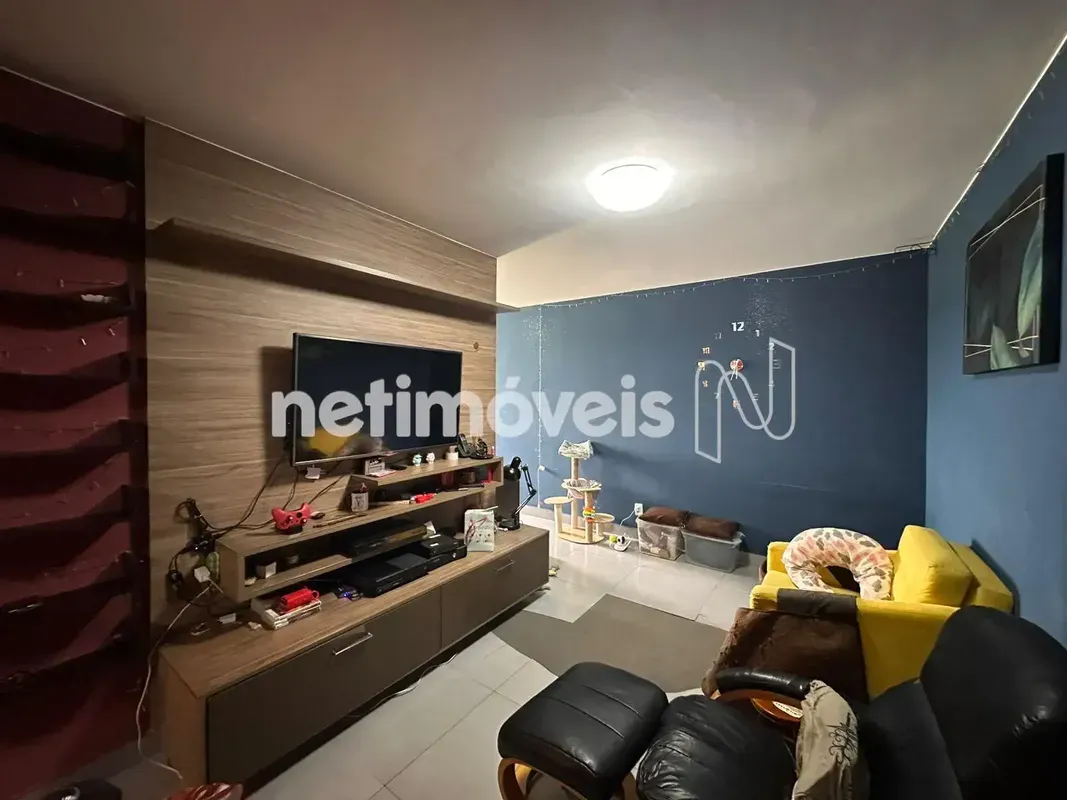 Belíssimo Apartamento de 2 quartos, reformado, em condições de ser habitado, nas...