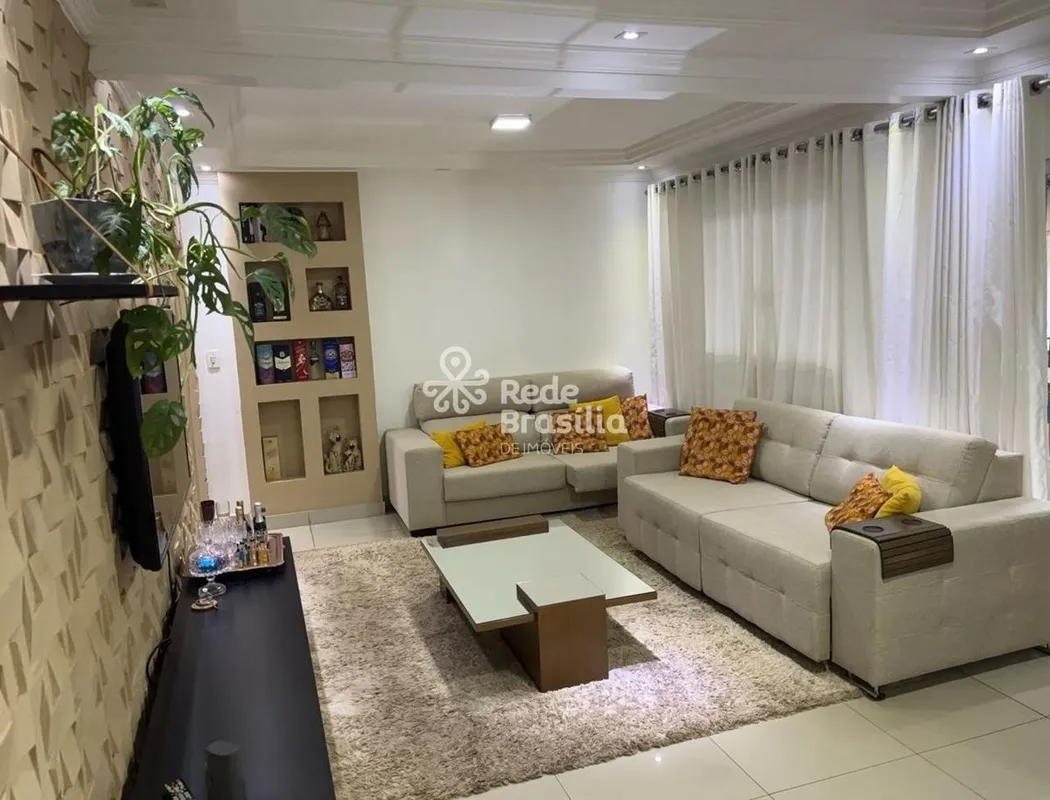 Quadra 9 | Casa Sobrado - Gama OesteCasa com 2 moradias Independentes com lazer....