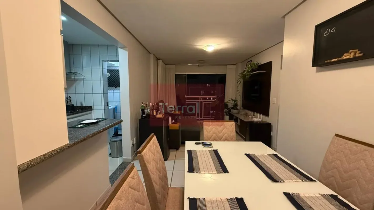 Apartamento 2 quartos com armários, ar condicionada, sacada, tela janelas e cort...