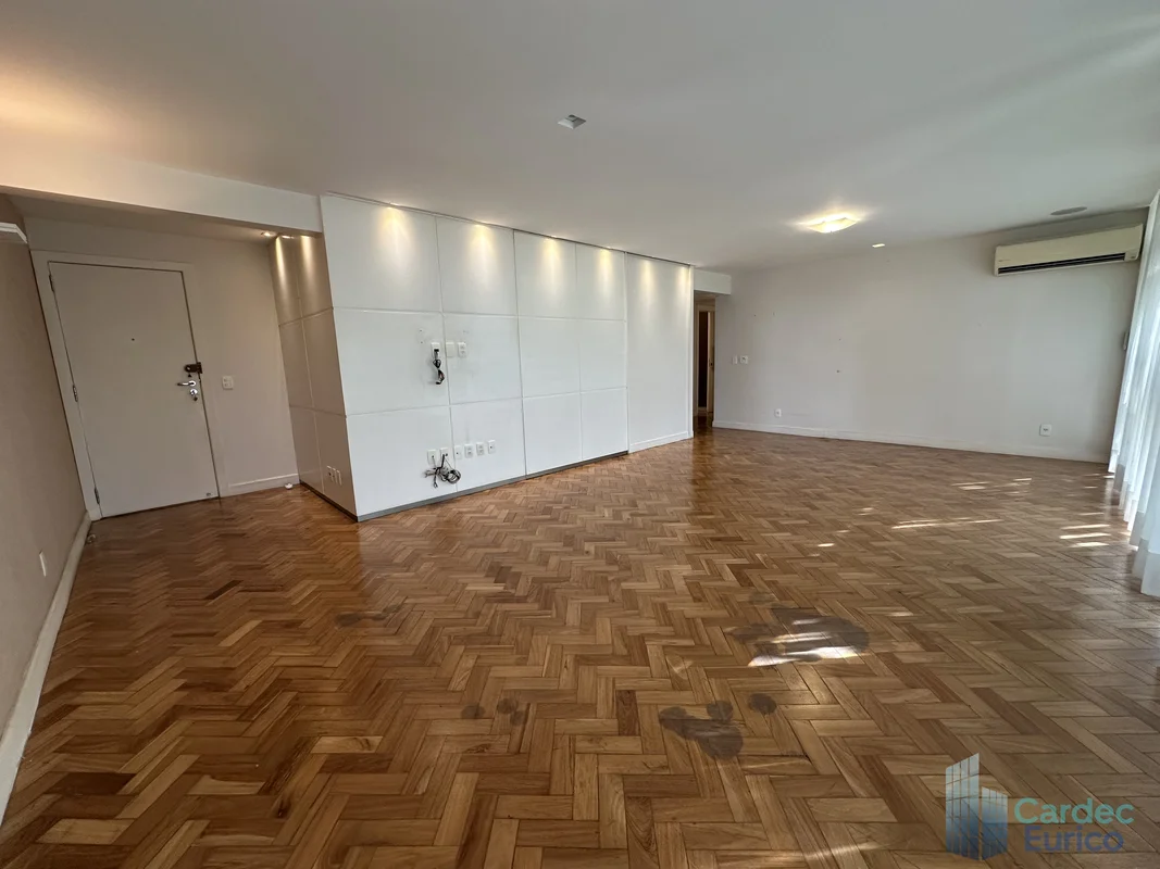 LOCAÇÃOApartamento com 140 m ² 3 quartos, sendo uma suíte com closet, todos clim...