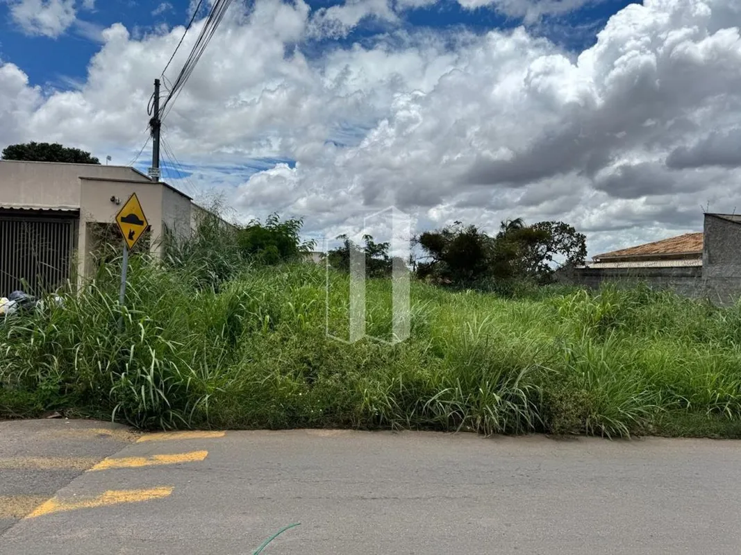  OPORTUNIDADE IMPERDÍVEL! Excelente lote próximo à Avenida Rio Verde, com locali...