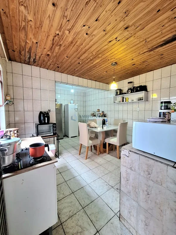 Descubra a oportunidade de viver em uma casa charmosa e bem localizada na QR 406...