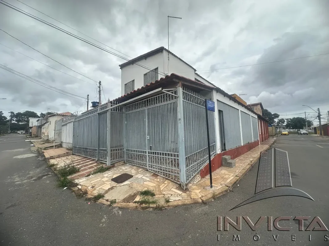 OPORTUNIDADE PARA INVESTIDOR: 3 RESIDÊNCIAS( 2 DE UM QUARTO E 1 DE 2 QUARTOS. Lo...
