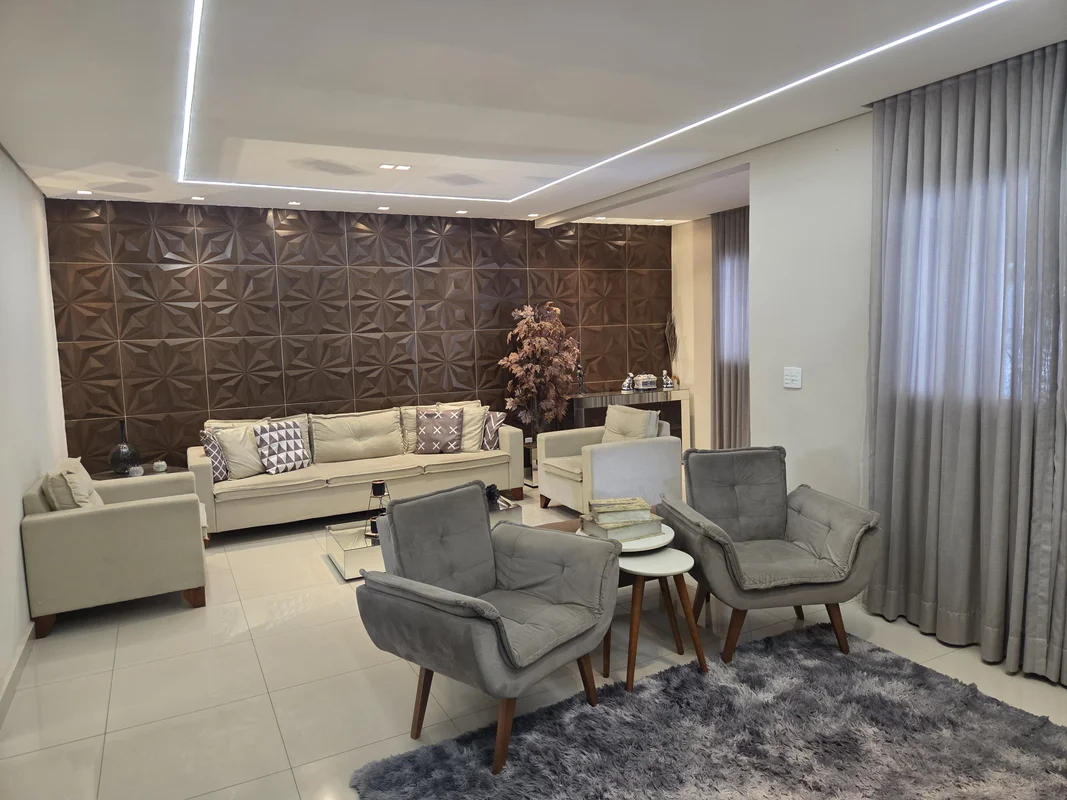Excelente oportunidade na QE 34 Conjunto P, GUARA II, Guara-DF. Uma casa de 650m...