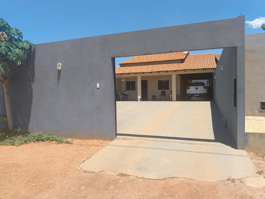 Localizada em Formosa do Rio preto- BALote de 10x30m com 152m²de área coberta.Co...