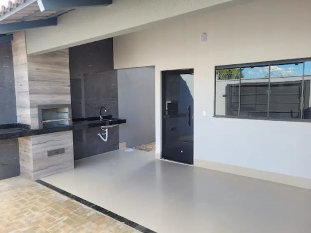 Casa nova com as seguintes catacteristicas:2/4, sendo 1 suíte.Sala de estar/jant...
