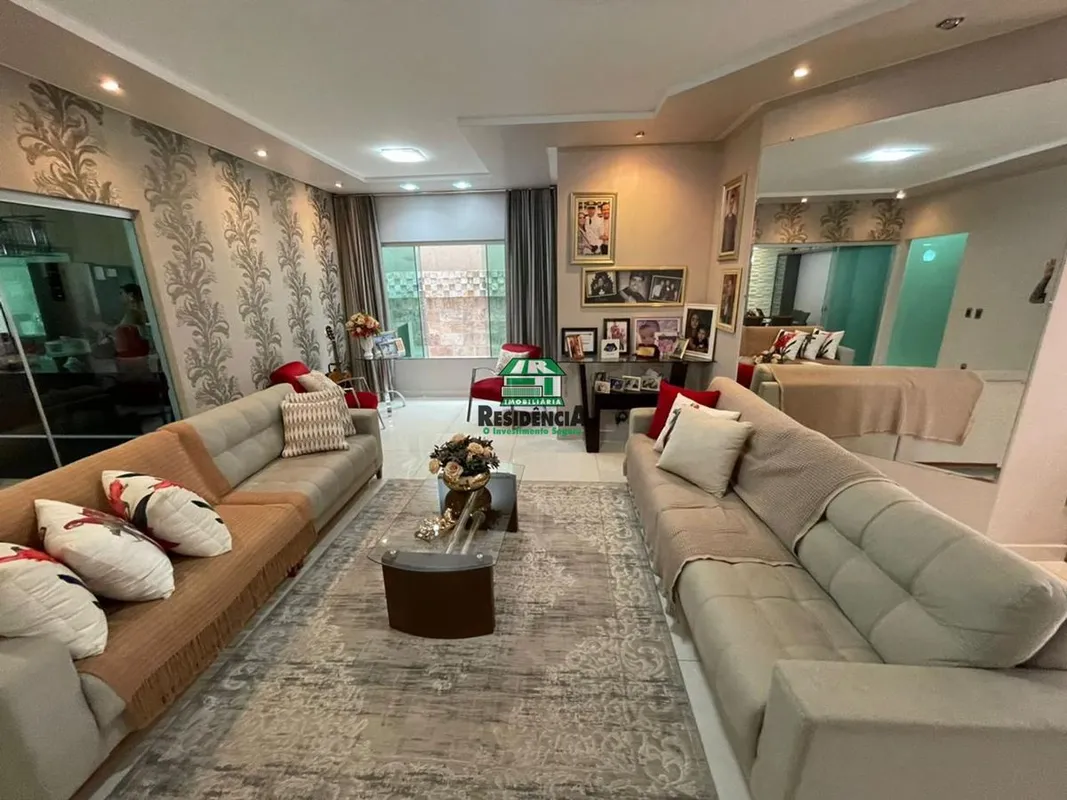 Casa Anápolis CityÁrea total 420 m²Área construída 241m²Lado S- 4 suítes- Sala d...