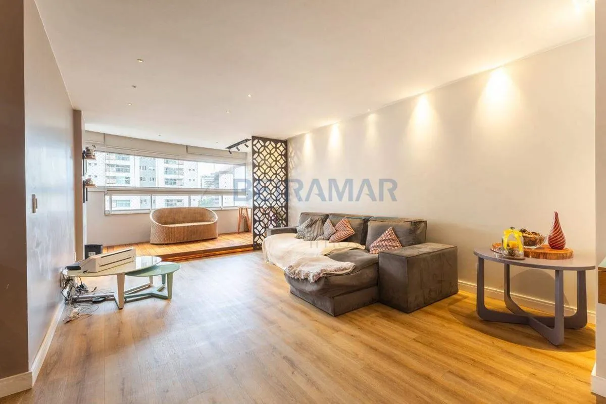 Reformado e com vista livre definitiva, este apartamento no Via Palácio do Sol c...