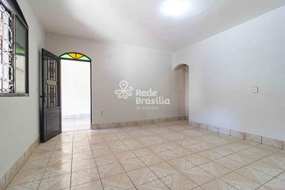 TH4550 - QE 44 Guará II, Casa 04 quartos, 212m². Agende sua visita! Térreo: sala...