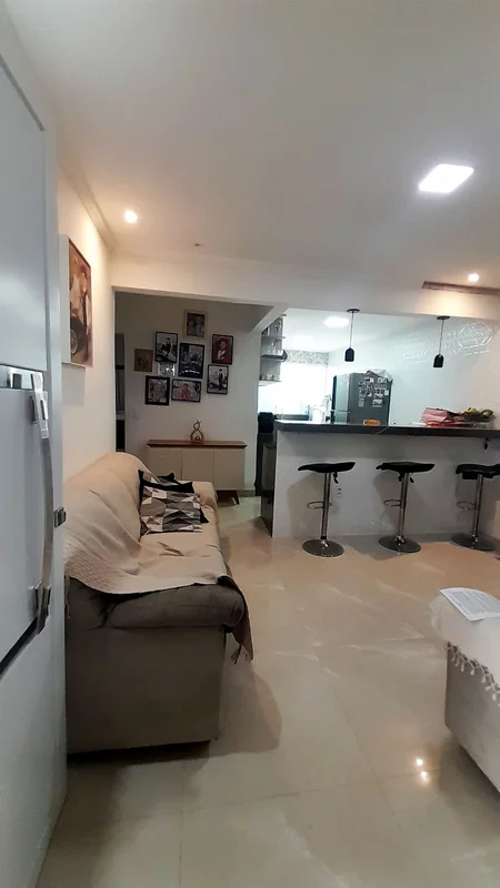 Casa próximo a BR 020Próximo a parada de ônibusAmpla sala3 quartos, sendo 1 suít...