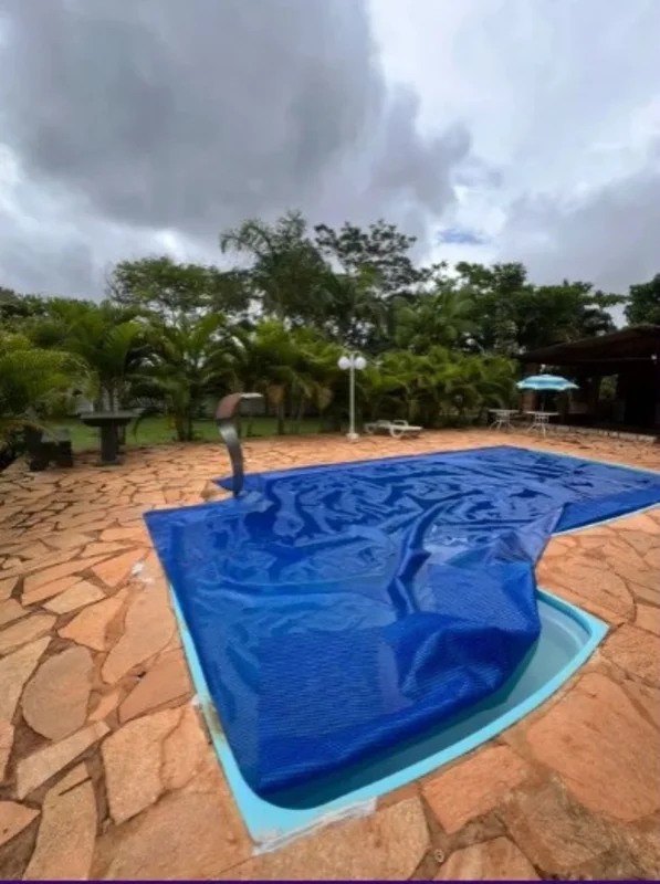Casa principal : com 03 quartos (sendo 1 suíte), sala de estar, cozinha, banheir...