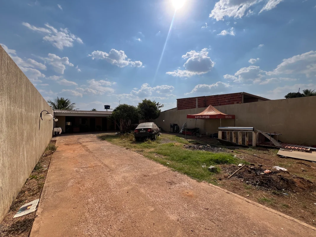 Casa com 400m quadrados no Pôr do SolLocalizado na Quadra 207 Conjunto A- 3 quar...