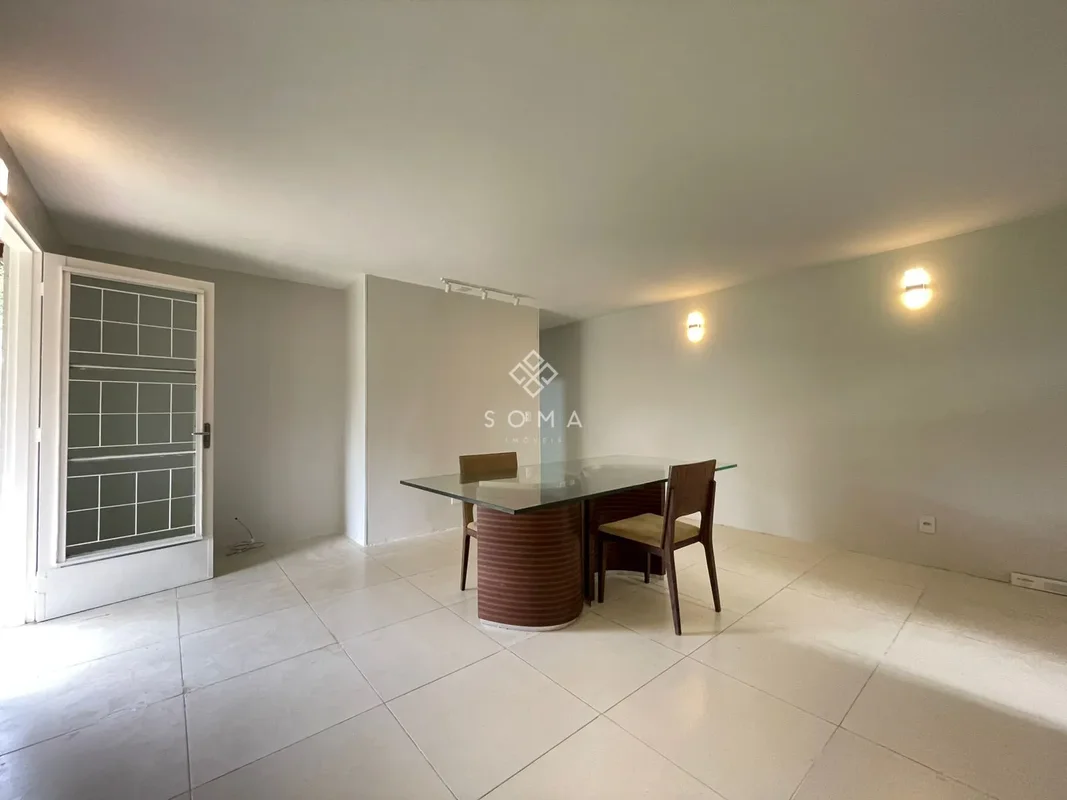 ESPECIFICAÇÕES DA CASA:- Sala ampla- Sala de jantar - Cozinha com armários plane...