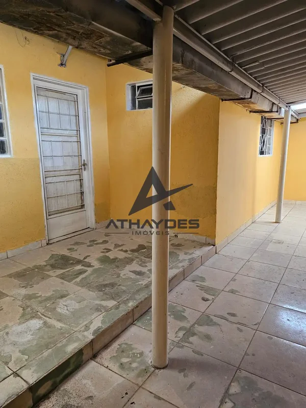 Imóvel com 2 casas, 2 quartos cada, excelente fonte geradora de renda, ou moradi...