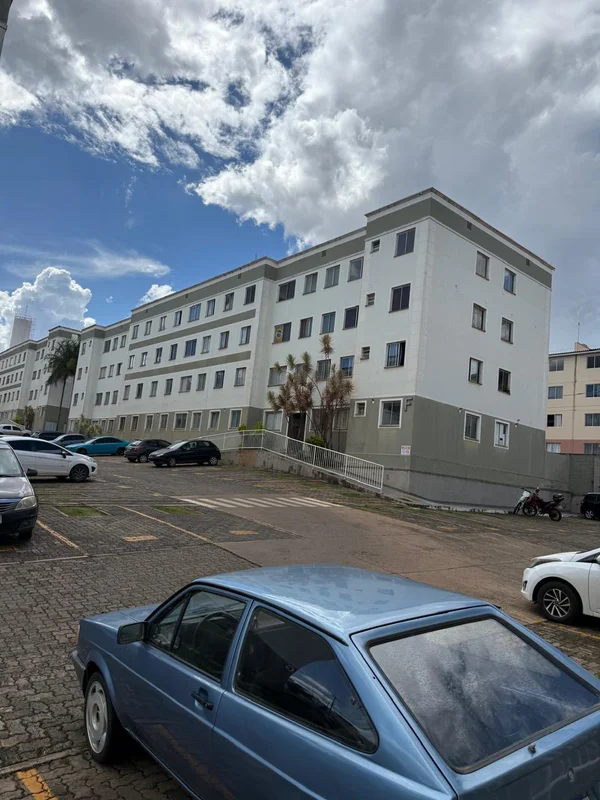 Descubra um apartamento acolhedor e bem localizado na Rua 08, Quadra 34, no bair...