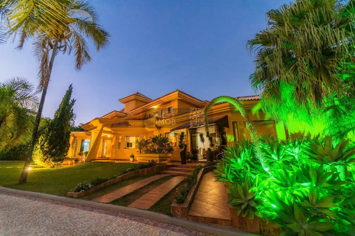 Casa de 5 suítes no Park Way – requinte na quadra mais valorizada.?Imagine acord...