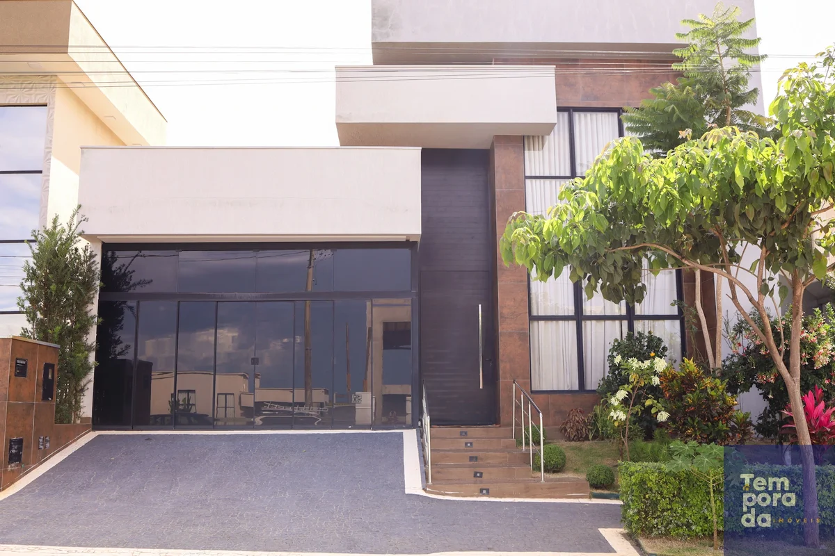 Conheça esta charmosa casa de condomínio localizada na Rua GT 9, no Bairro Condo...