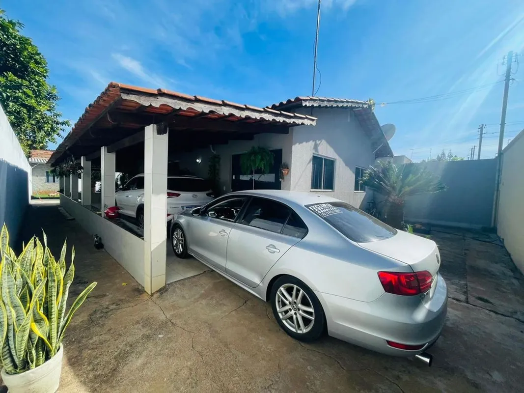Casa à Venda - Localização Privilegiada no Centro de Senador Canedo!Buscando esp...