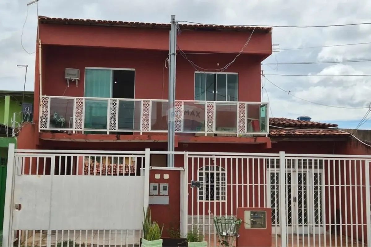 Trata-se de um imóvel residencial, composto por 2 casas conjugadas com 2 aluguéi...