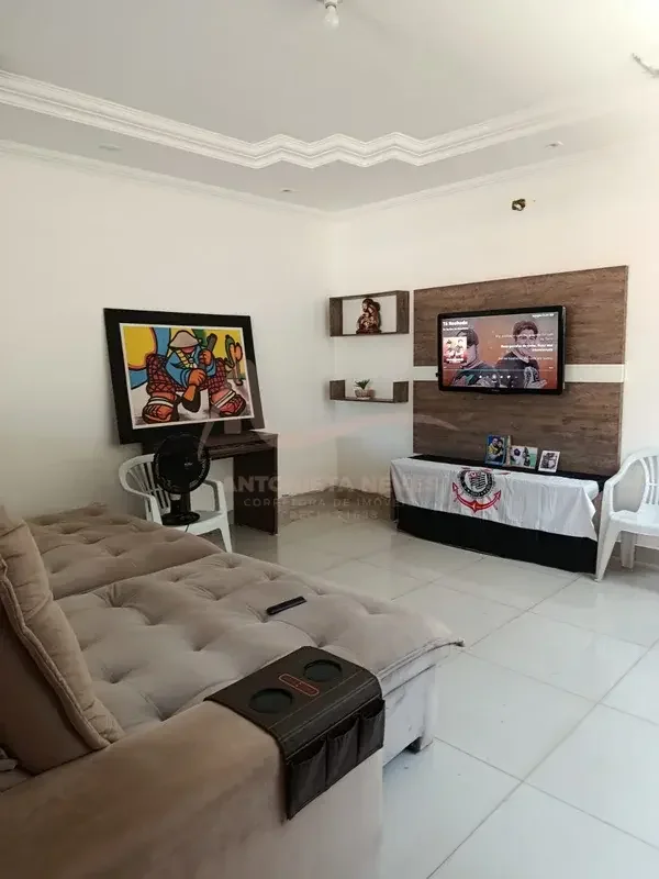 Linda casa a venda na Q.19 do oeste Destaques do imóvel:- Sala ampla e bem areja...
