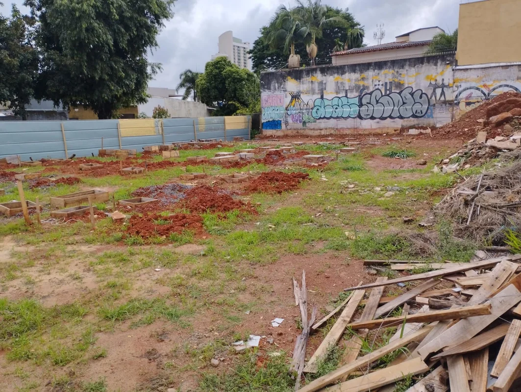 Lote vazio Posição nascente Excelente localização Perto do taguapatk e praça do ...