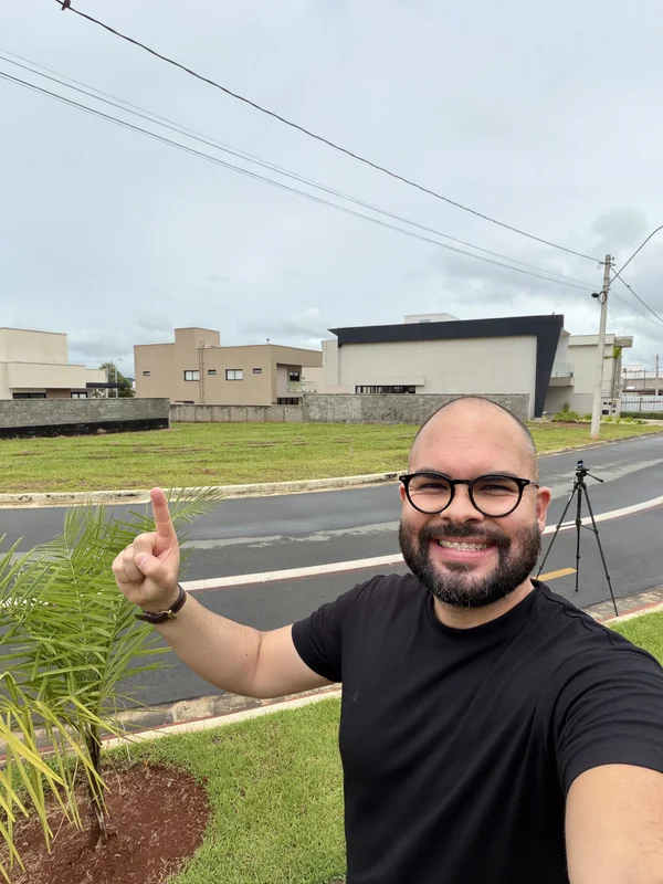Lote no Villagio Toscana Com uma tipologia incrível, situado em esquina de quadr...