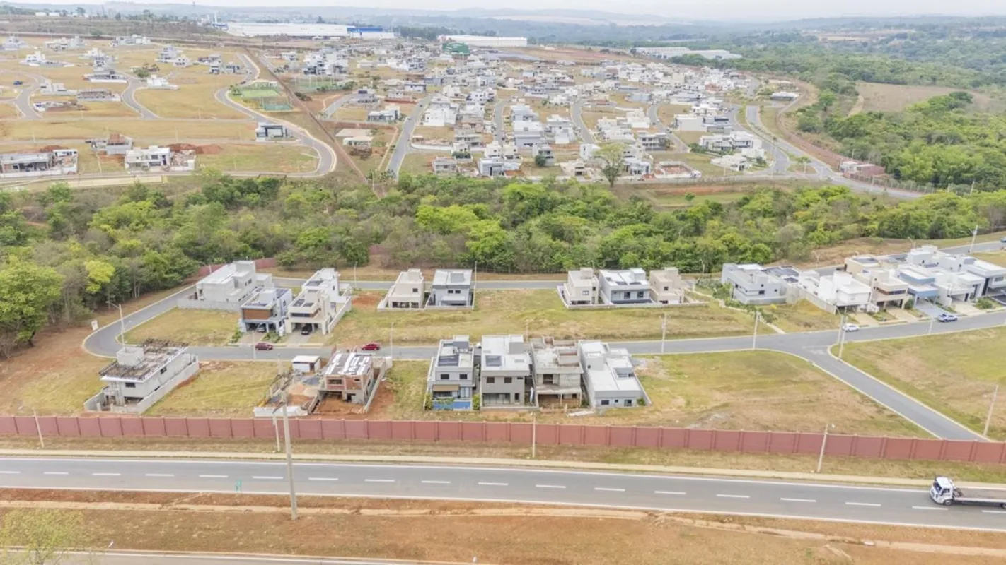 Este lote de 348 m² no Jardins Capri, em Senador Canedo, é a oportunidade ideal ...
