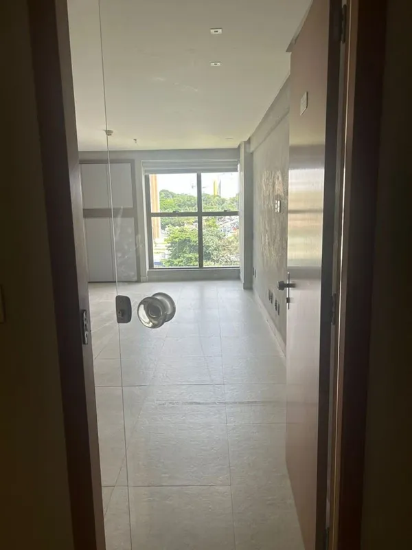 Excelente oportunidade para investir ou instalar seu negócio em um prédio modern...